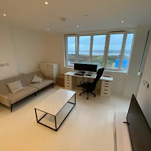 Premium 1 Bedroom In London - River Thames View Ilford
