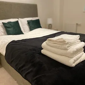 Triple T Homes Cosy 2 Bedroom With Balcony Ilford