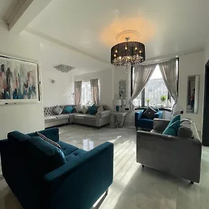 Bungalow Homestay Double Bedroom In London Ilford